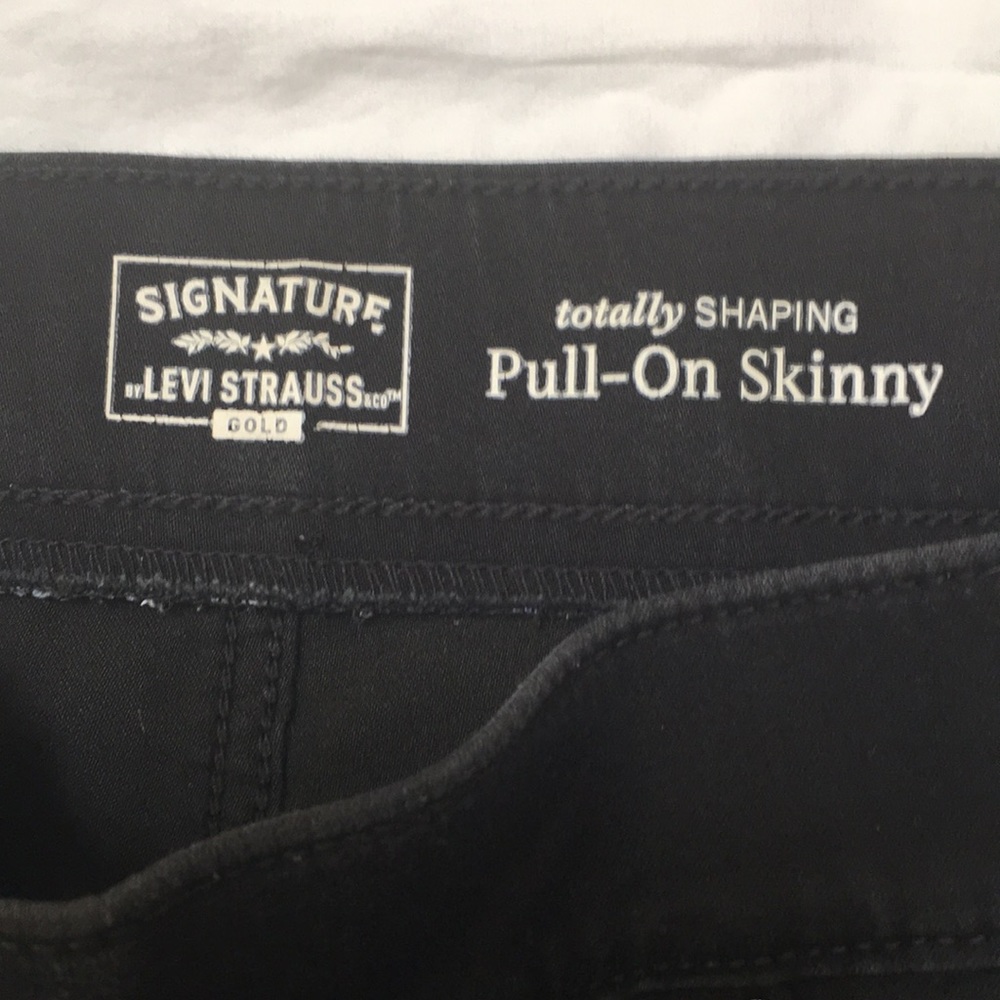 Levi’s Totally Shaping Pull On Skinny